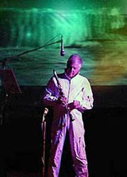 Jean-Christian Michel en concert interstellaire devant écran géant. Abbaye de Sylvacane la Roque d'Anthéron