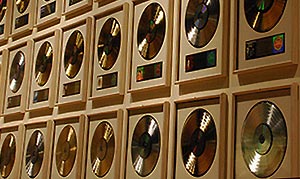Disques d'Or dans une firme Phonographique Photo
