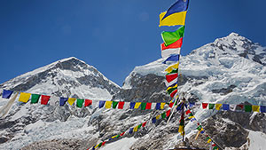 Drapeaux à Prières dans l'Himalaya