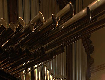 Grandes orgues à tuyaux avec trompettes en chamade