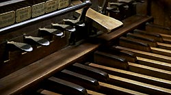 Pédalier d'orgue à tuyaux